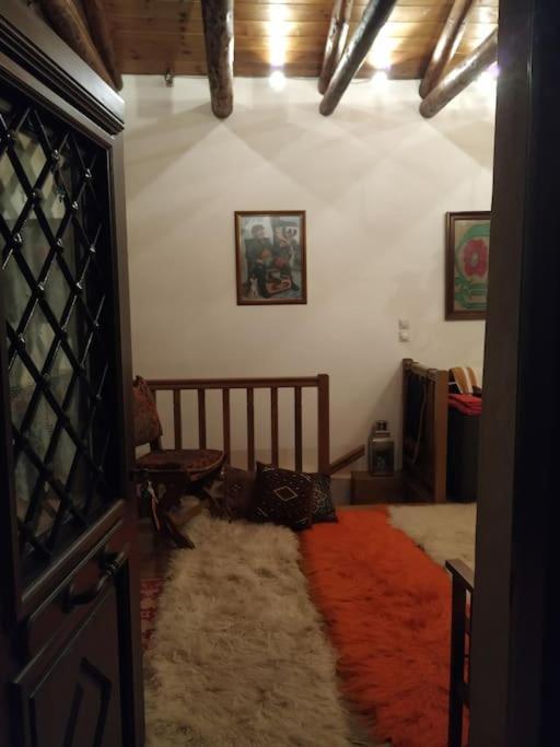Παραδοσιακή Πέτρινη Κατοικία Στην Βλάχα Ελάτης Luaran gambar